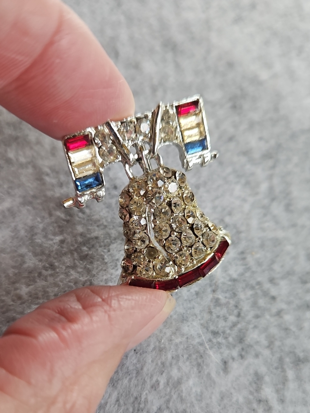 Liberty Bell brooch clear red blue Rhinestones 4th Of July Patriotic Landmarks - Picture 5 of 5